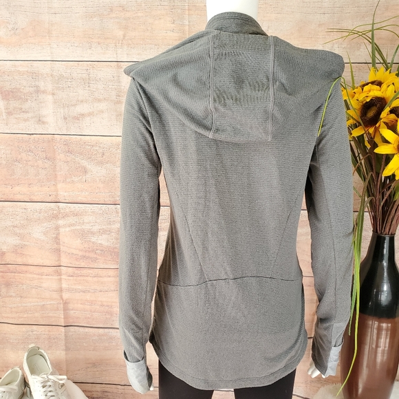 Mondetta warm athletic jacket hood and thumb holes - Picture 3 of 8